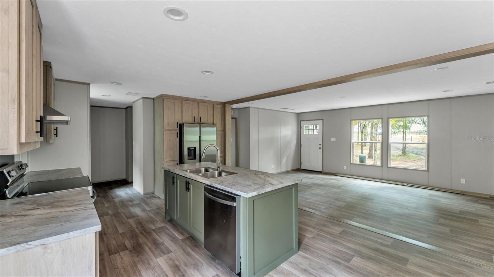 Image 7 of 51 For 15140 Commonwealth Avenue N