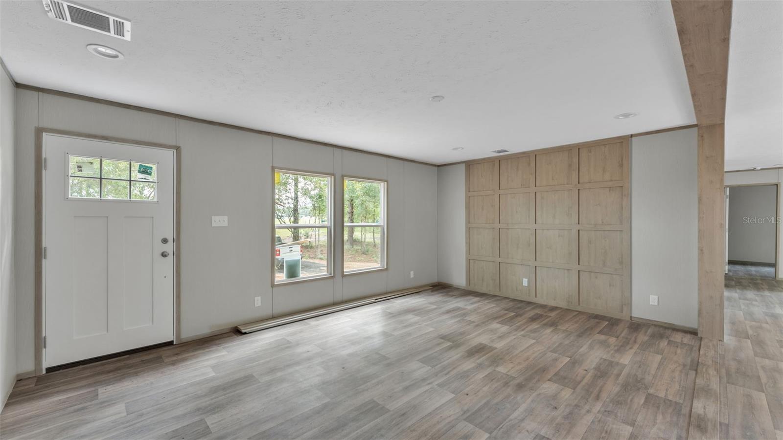 Image 8 of 51 For 15140 Commonwealth Avenue N
