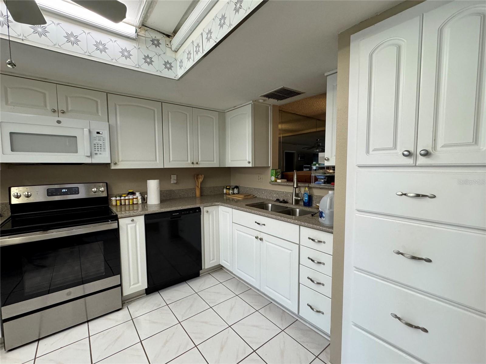 Image 3 of 25 For 11231 Dollar Lake Drive 1