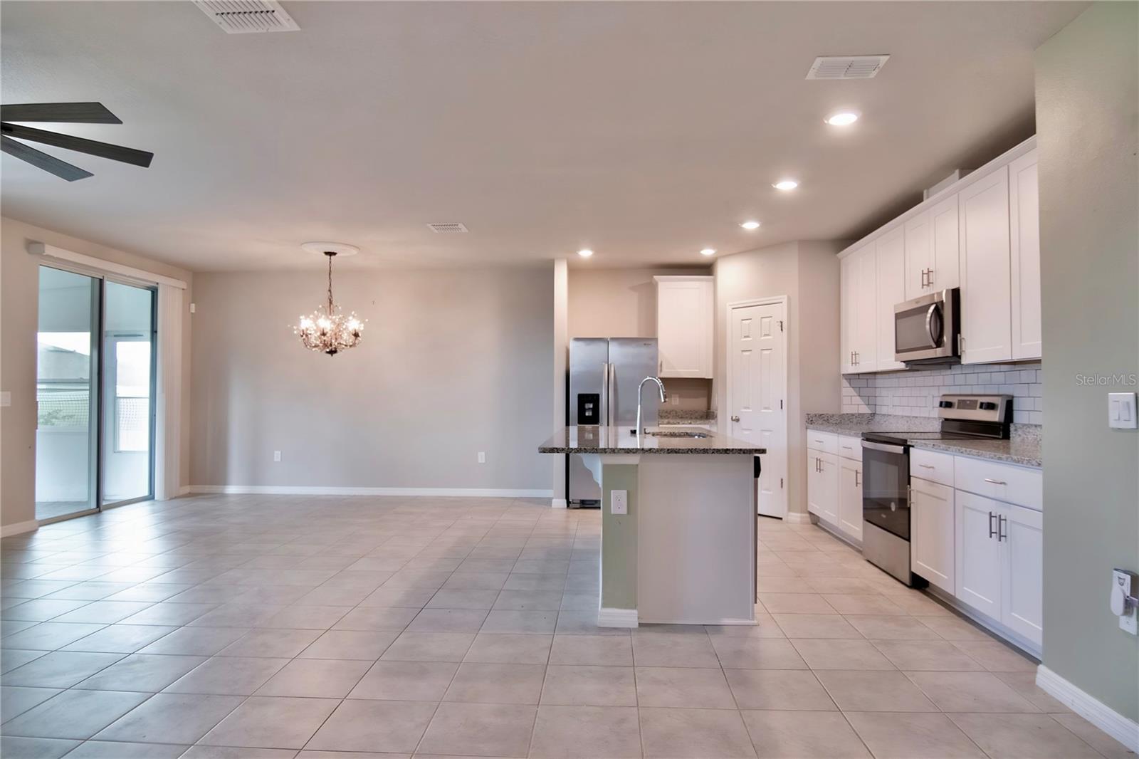 Image 11 of 29 For 928 Cambridge Drive