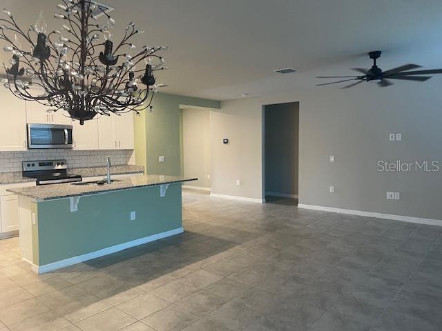 Image 12 of 29 For 928 Cambridge Drive