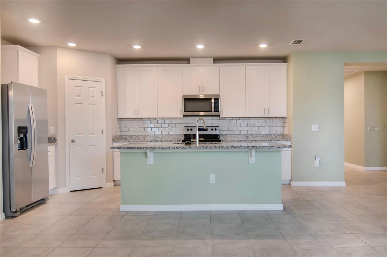 Image 14 of 29 For 928 Cambridge Drive