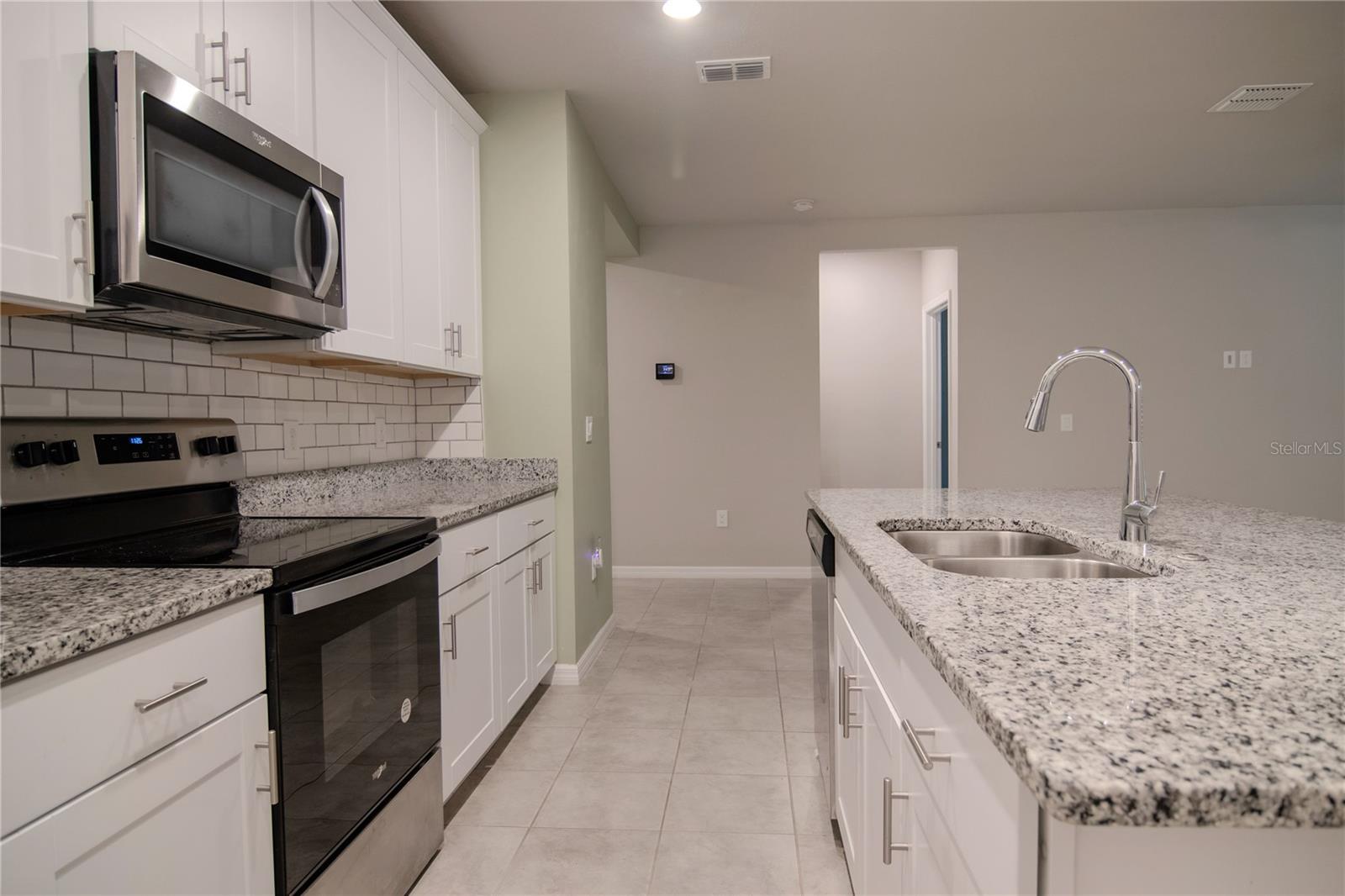 Image 16 of 29 For 928 Cambridge Drive