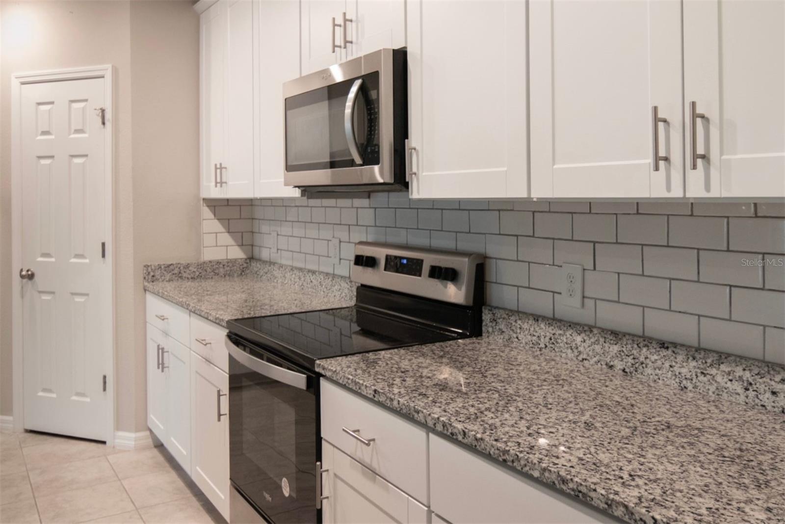 Image 17 of 29 For 928 Cambridge Drive