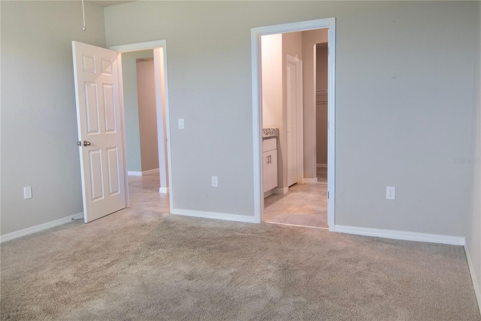 Image 19 of 29 For 928 Cambridge Drive