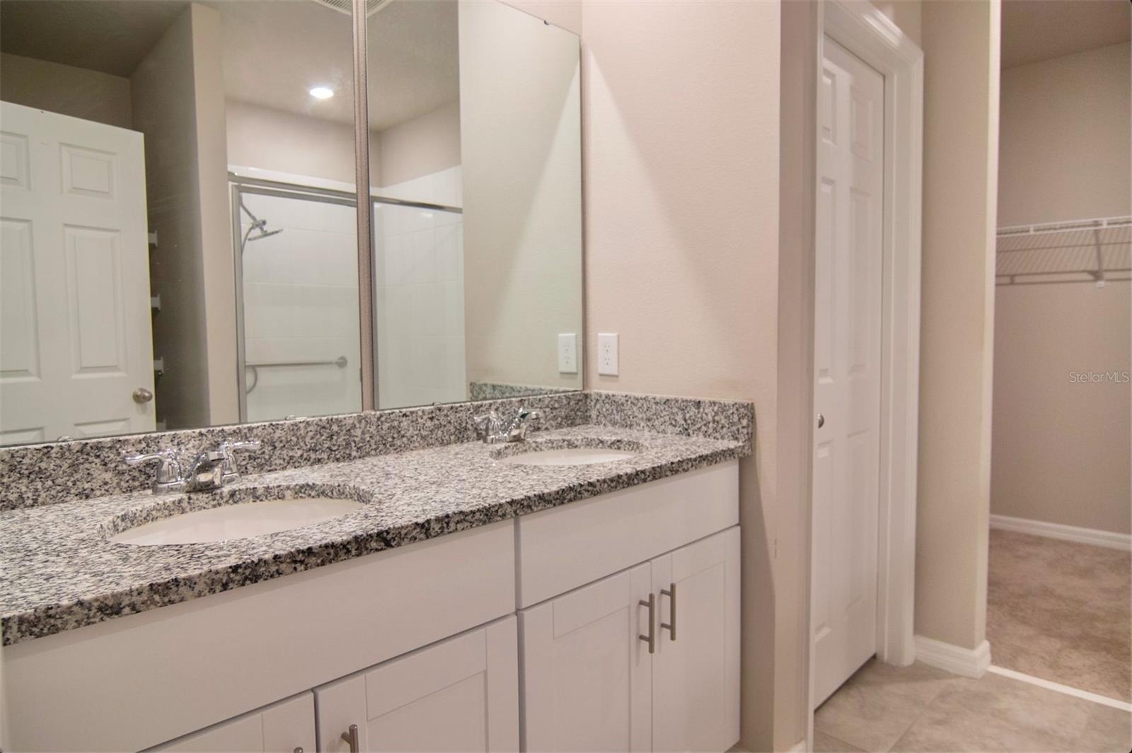 Image 20 of 29 For 928 Cambridge Drive