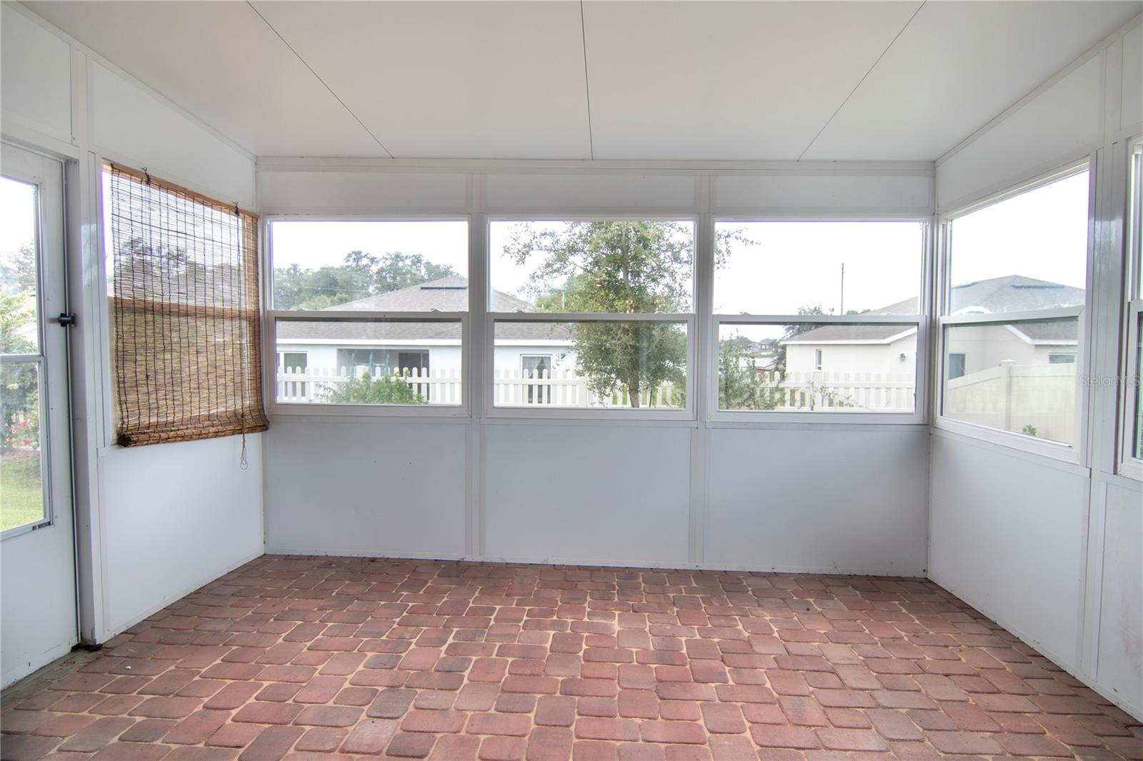 Image 24 of 29 For 928 Cambridge Drive