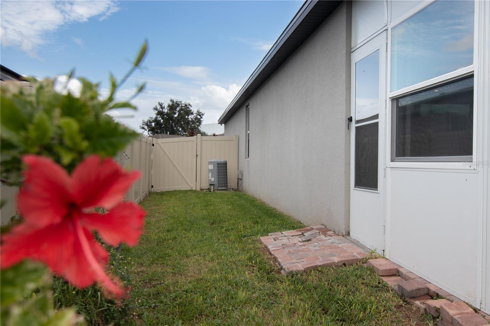 Image 25 of 29 For 928 Cambridge Drive