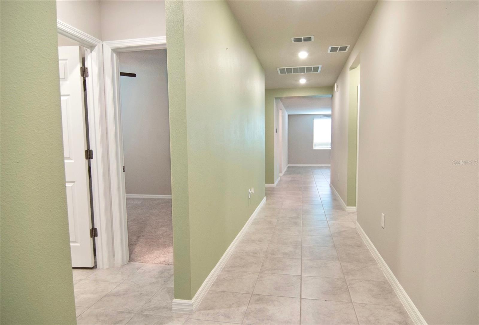 Image 3 of 29 For 928 Cambridge Drive