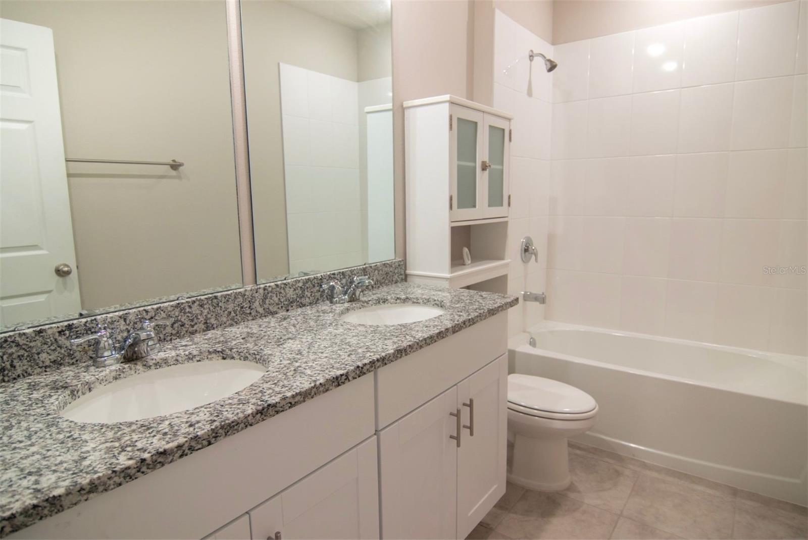 Image 7 of 29 For 928 Cambridge Drive