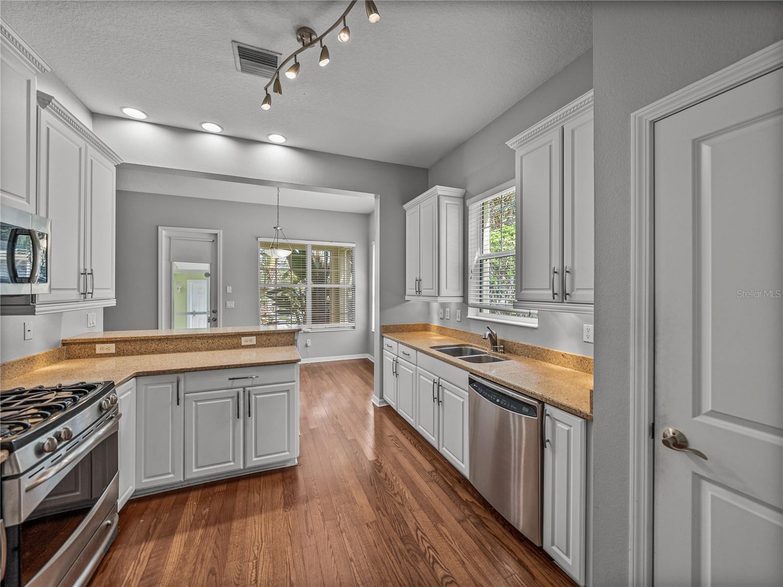 Image 10 of 46 For 6222 Hadley Commons Dr.  6222