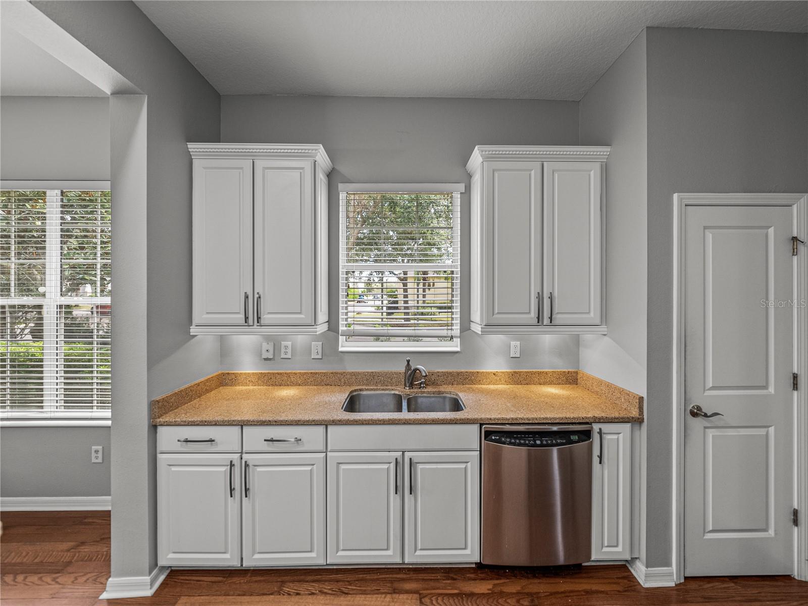 Image 13 of 46 For 6222 Hadley Commons Dr.  6222