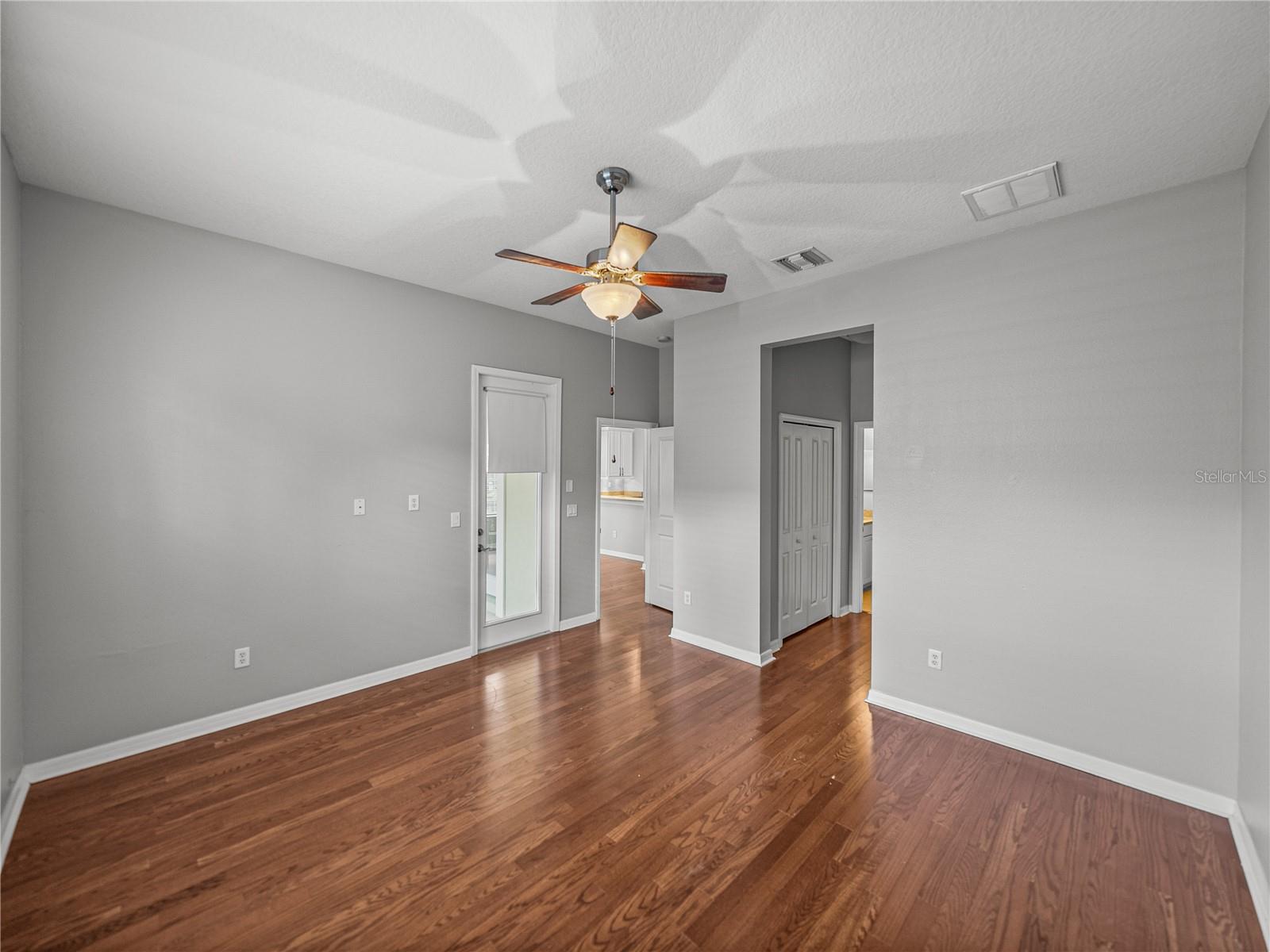Image 18 of 46 For 6222 Hadley Commons Dr.  6222
