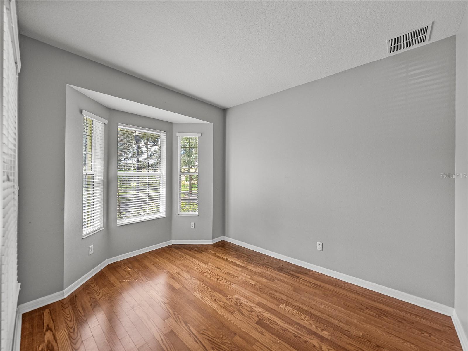 Image 6 of 46 For 6222 Hadley Commons Dr.  6222