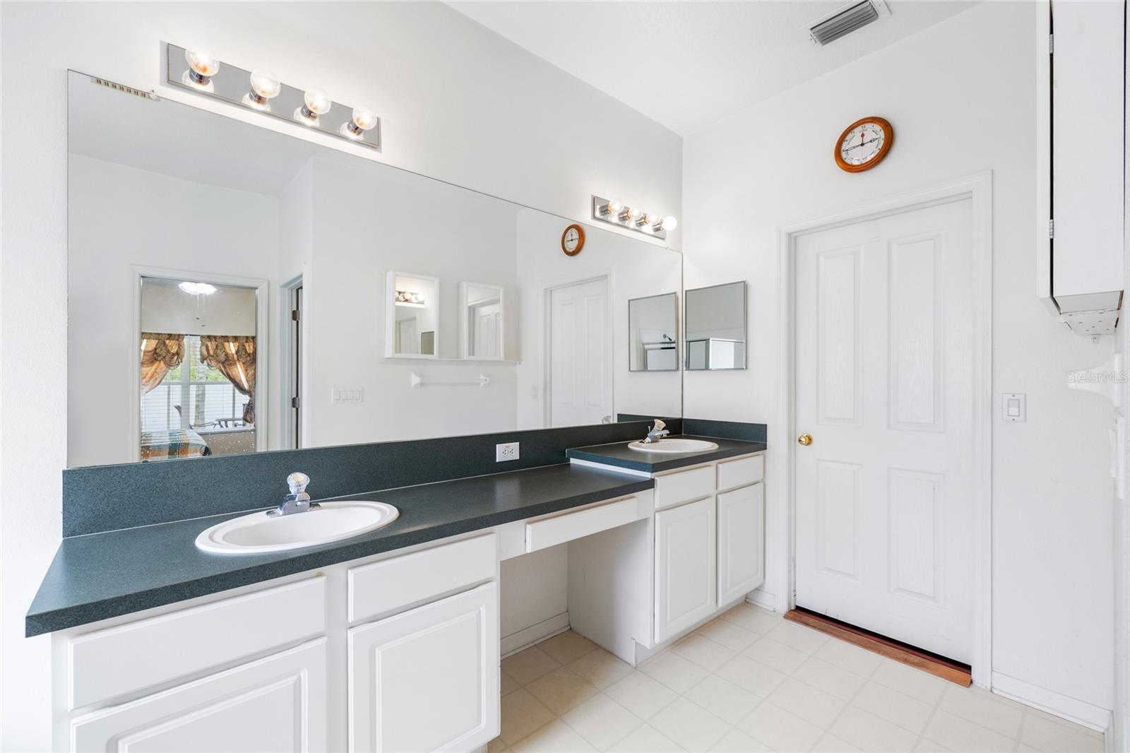 Image 22 of 39 For 2763 Valencia Grove Drive