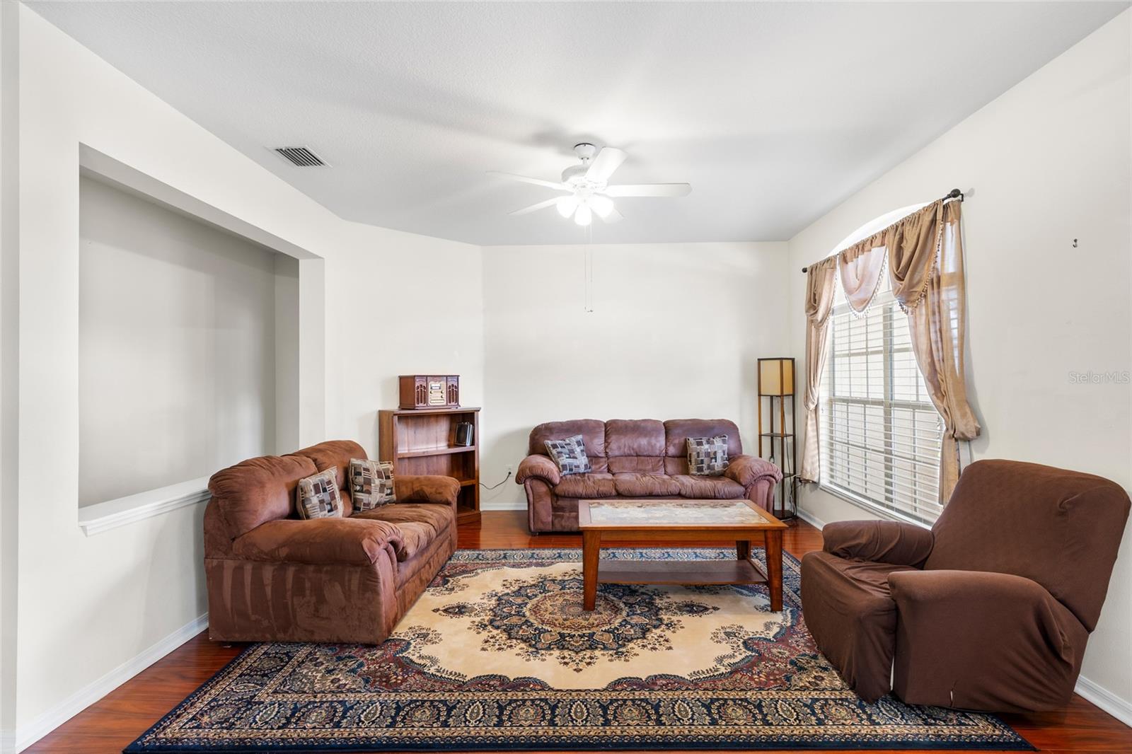 Image 8 of 39 For 2763 Valencia Grove Drive