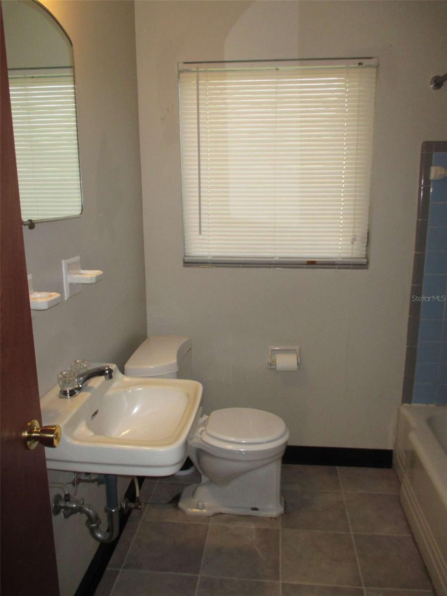 Image 5 of 17 For 1248 Woodland Avenue