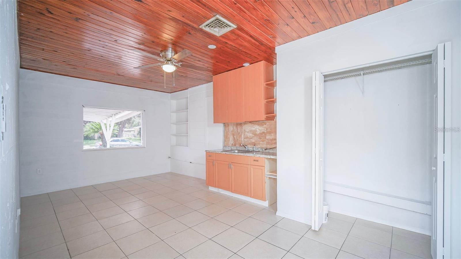 Image 11 of 15 For 519 Hampton Avenue