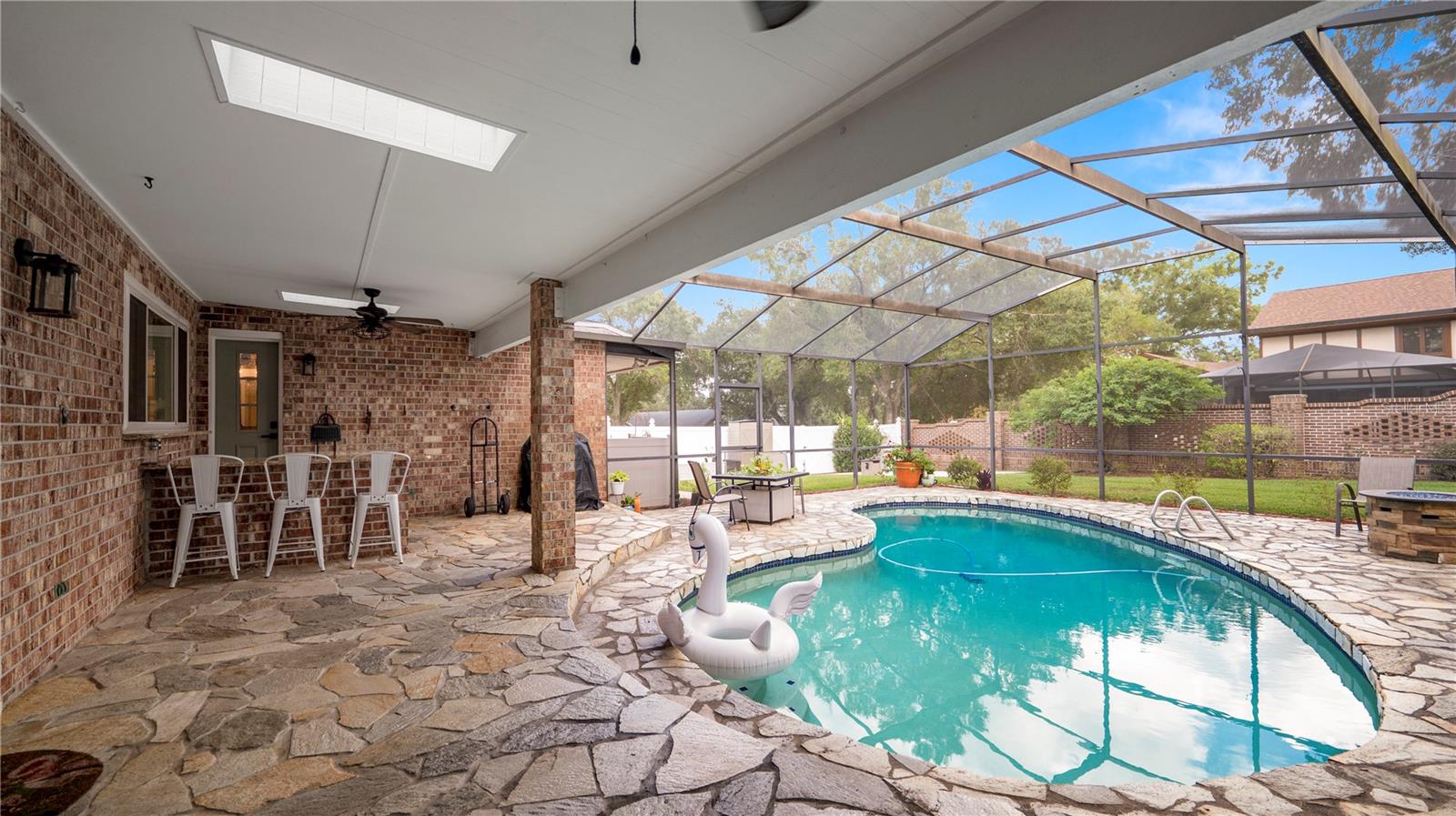 Image 2 of 69 For 1129 Sugartree Lane N
