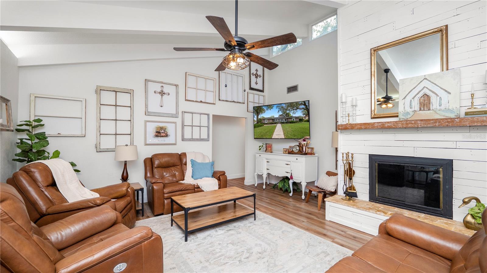 Image 3 of 69 For 1129 Sugartree Lane N