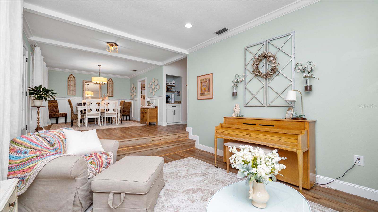 Image 4 of 69 For 1129 Sugartree Lane N