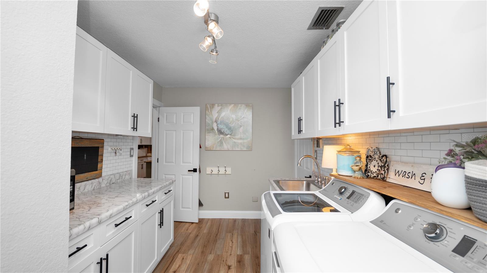 Image 42 of 69 For 1129 Sugartree Lane N
