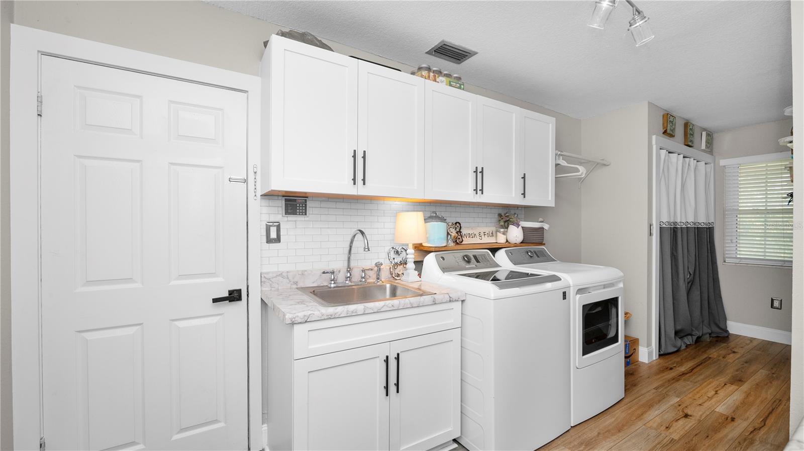 Image 43 of 69 For 1129 Sugartree Lane N