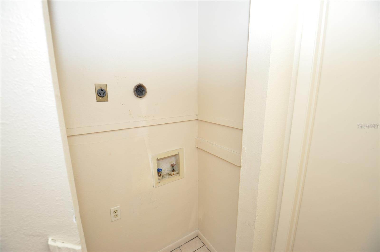 Image 11 of 12 For 125 Denton Avenue