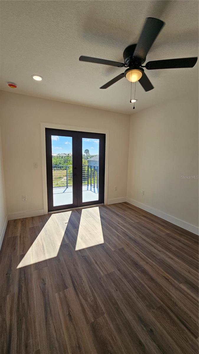 Image 23 of 43 For 15100 Leipzig Circle