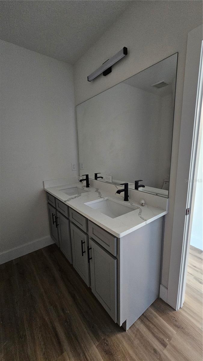 Image 32 of 43 For 15100 Leipzig Circle