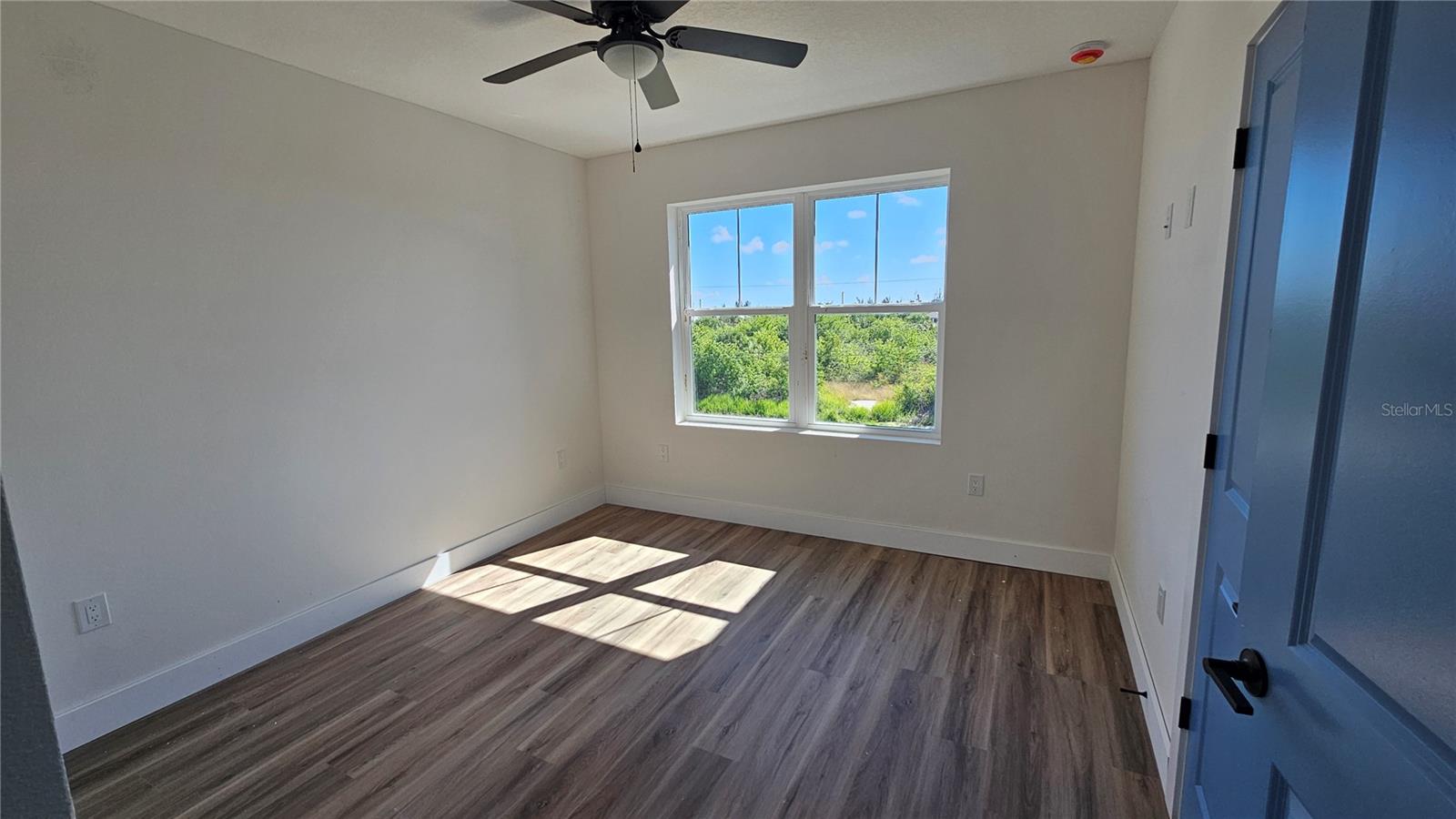 Image 33 of 43 For 15100 Leipzig Circle