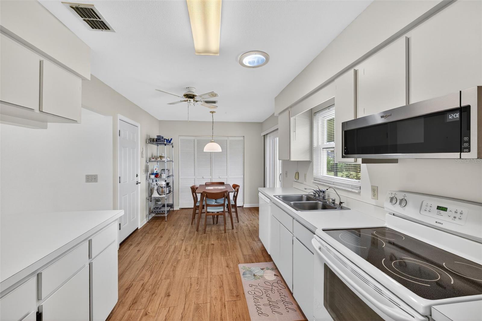 Image 10 of 42 For 2243 Sea Island Circle N