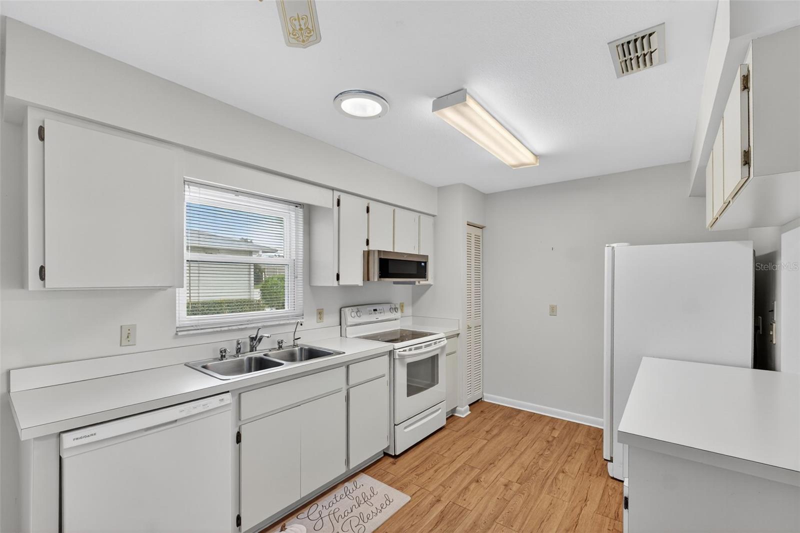 Image 7 of 42 For 2243 Sea Island Circle N