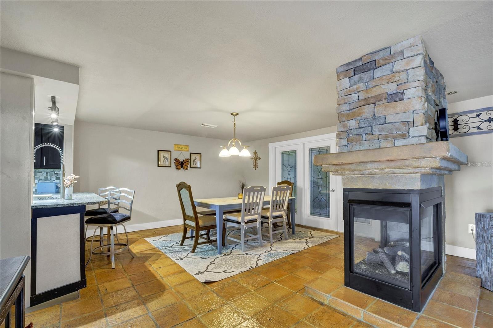 Image 11 of 51 For 21 Casarena Court