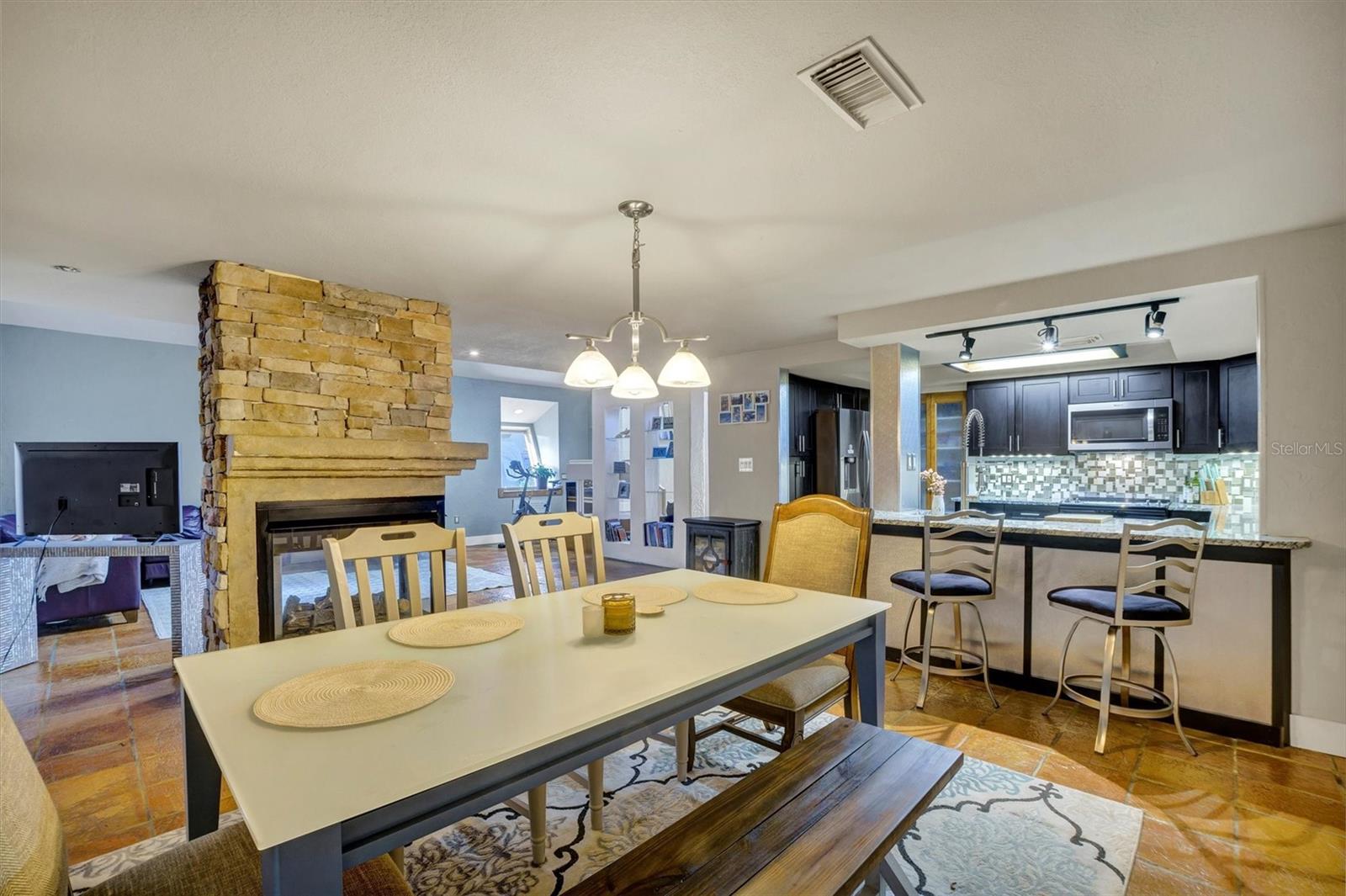 Image 13 of 51 For 21 Casarena Court