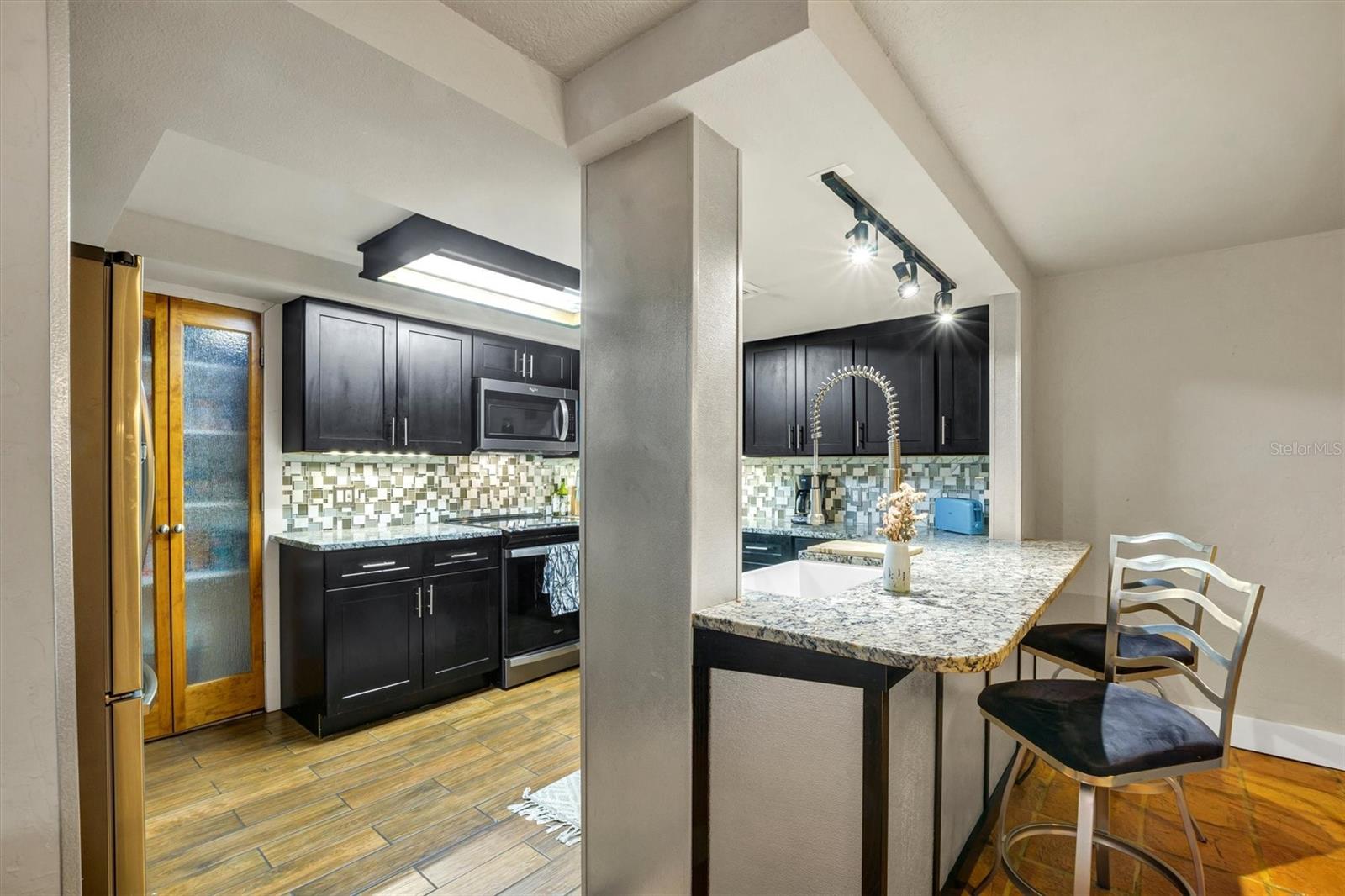 Image 16 of 51 For 21 Casarena Court