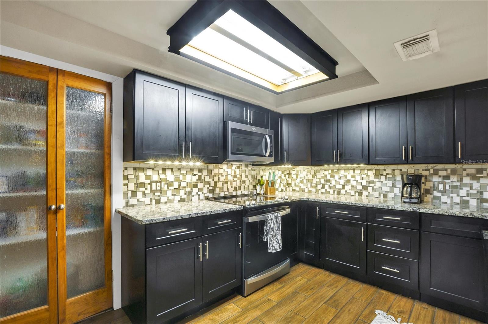 Image 17 of 51 For 21 Casarena Court