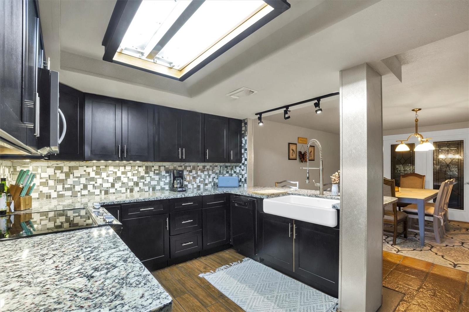 Image 18 of 51 For 21 Casarena Court