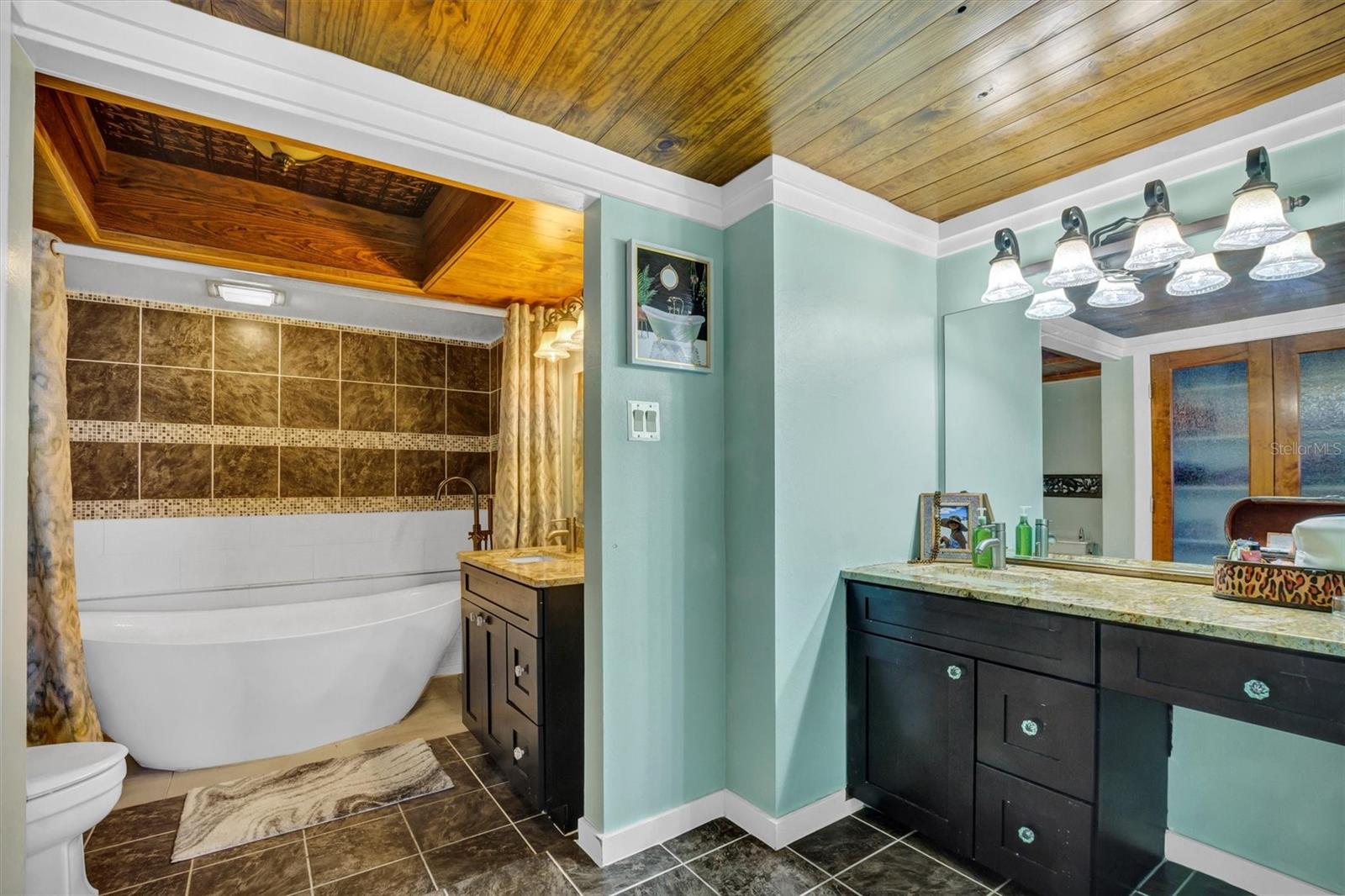 Image 25 of 51 For 21 Casarena Court