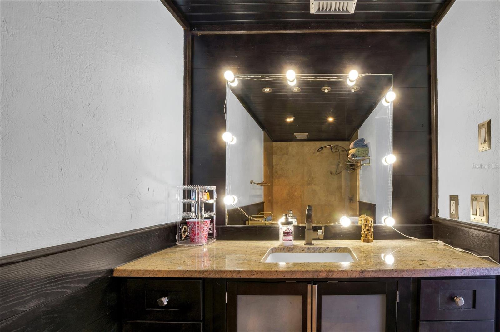 Image 33 of 51 For 21 Casarena Court