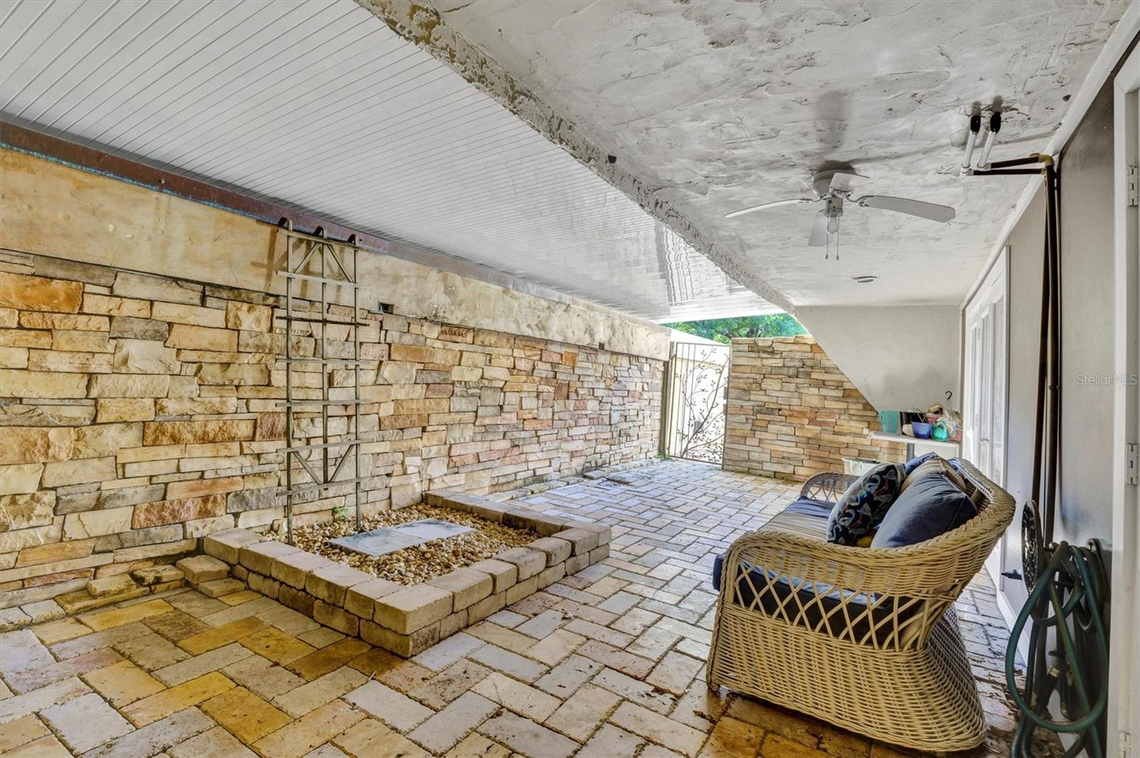 Image 34 of 51 For 21 Casarena Court