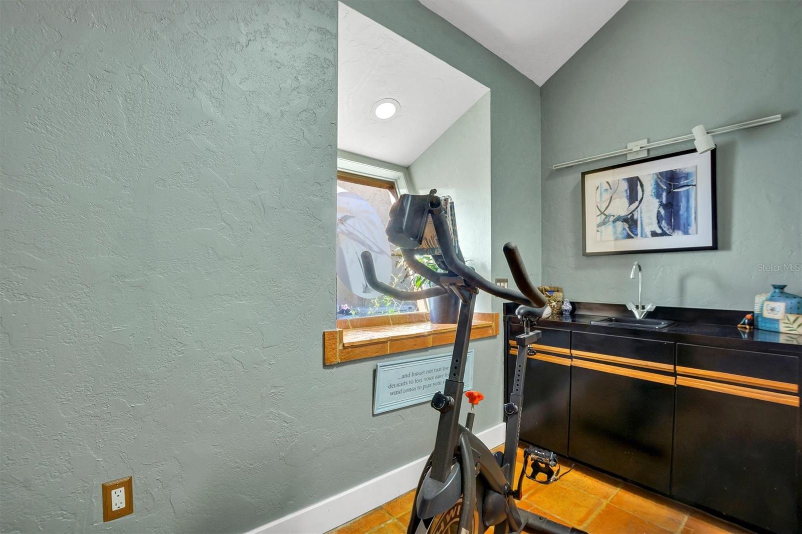 Image 9 of 51 For 21 Casarena Court