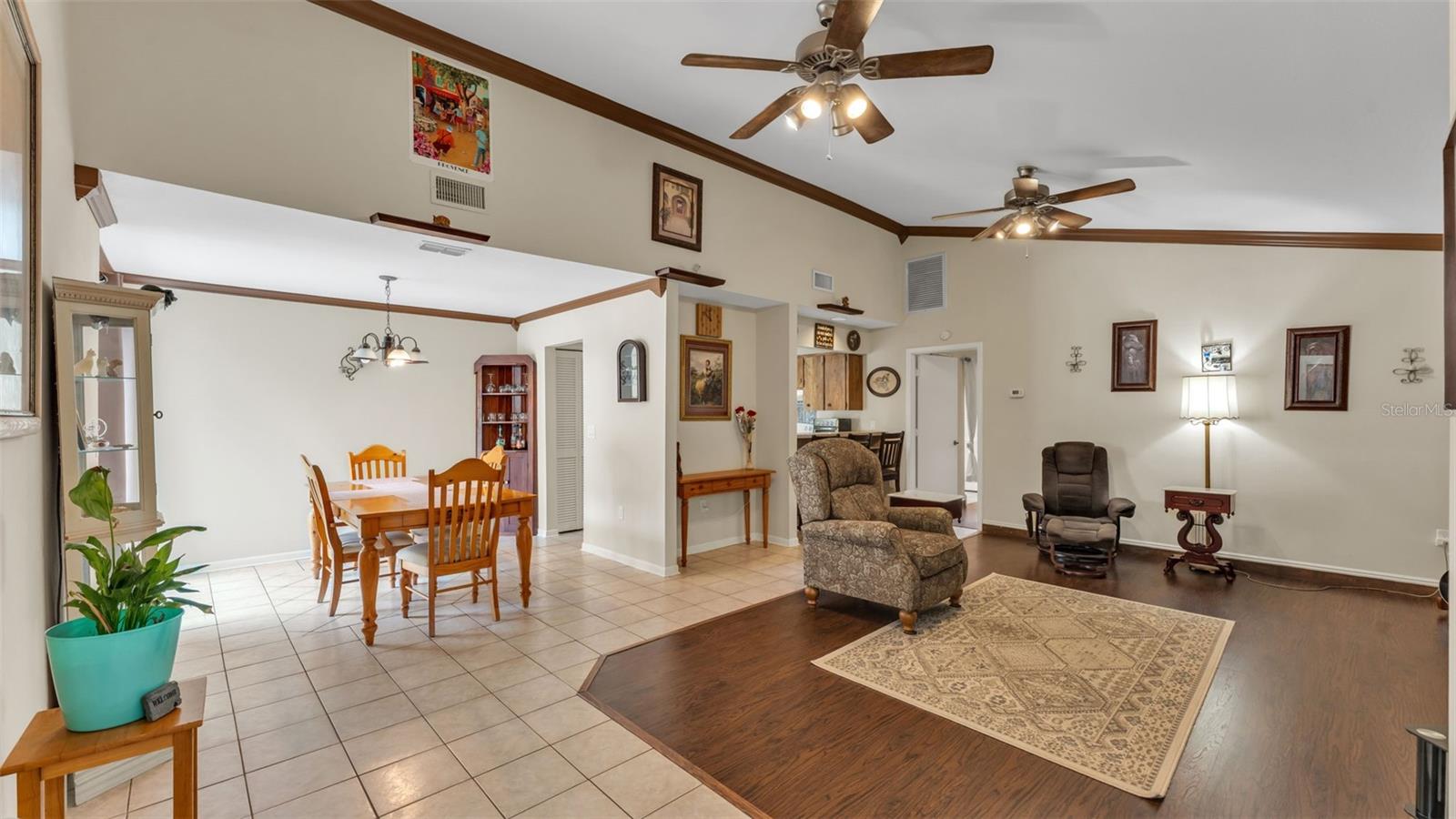 Image 12 of 49 For 1880 Crystal Lake Drive 60