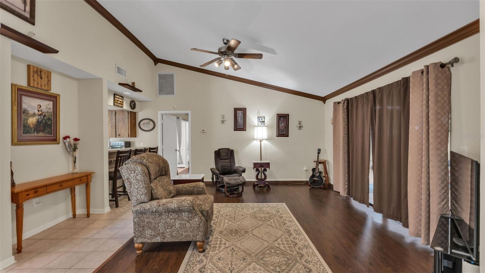 Image 13 of 49 For 1880 Crystal Lake Drive 60