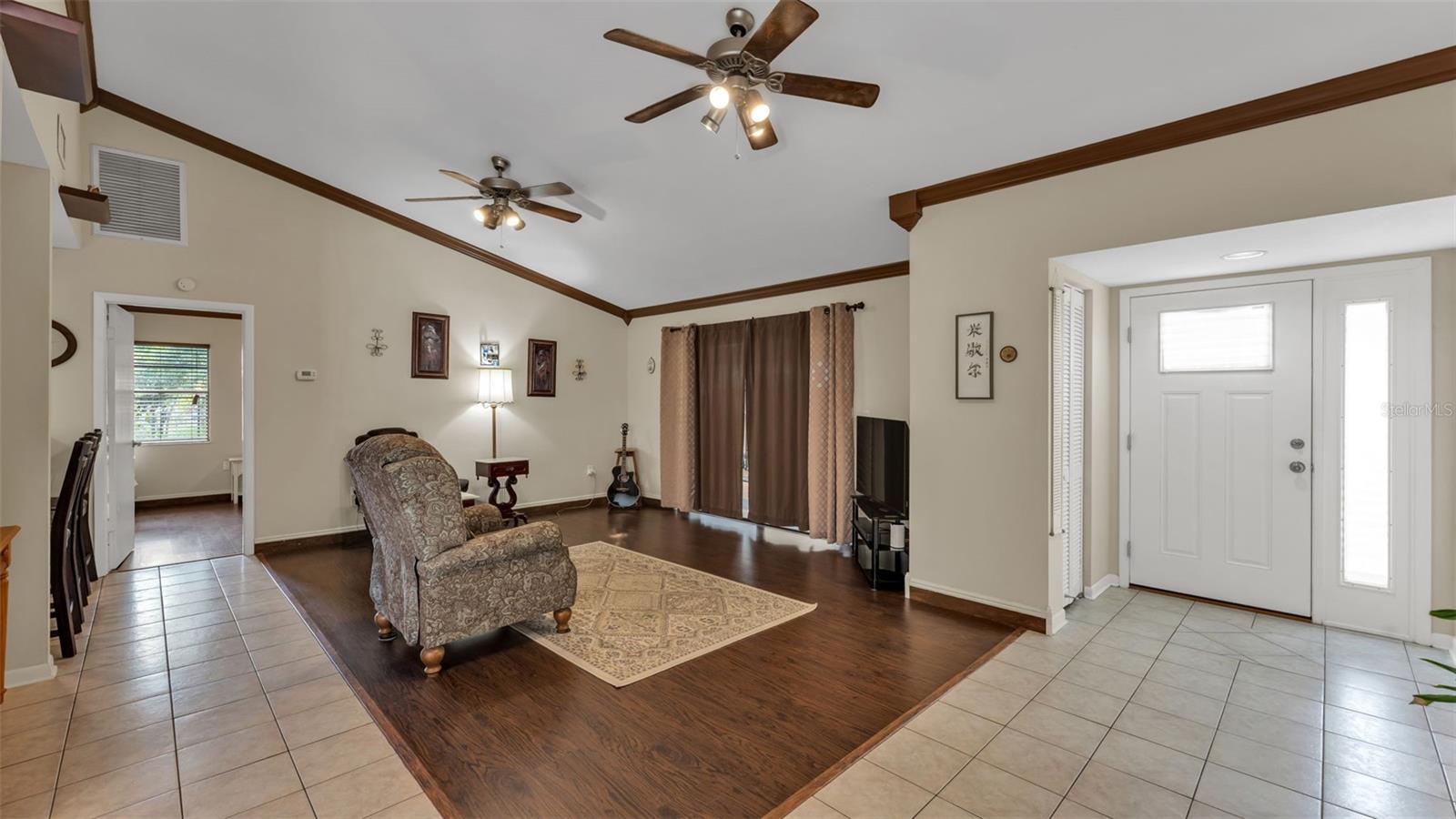 Image 14 of 49 For 1880 Crystal Lake Drive 60