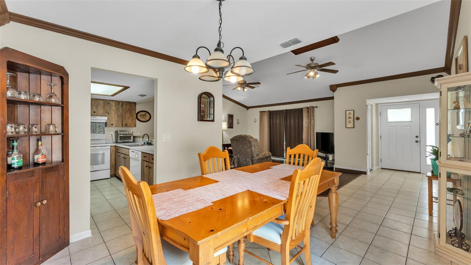 Image 18 of 49 For 1880 Crystal Lake Drive 60