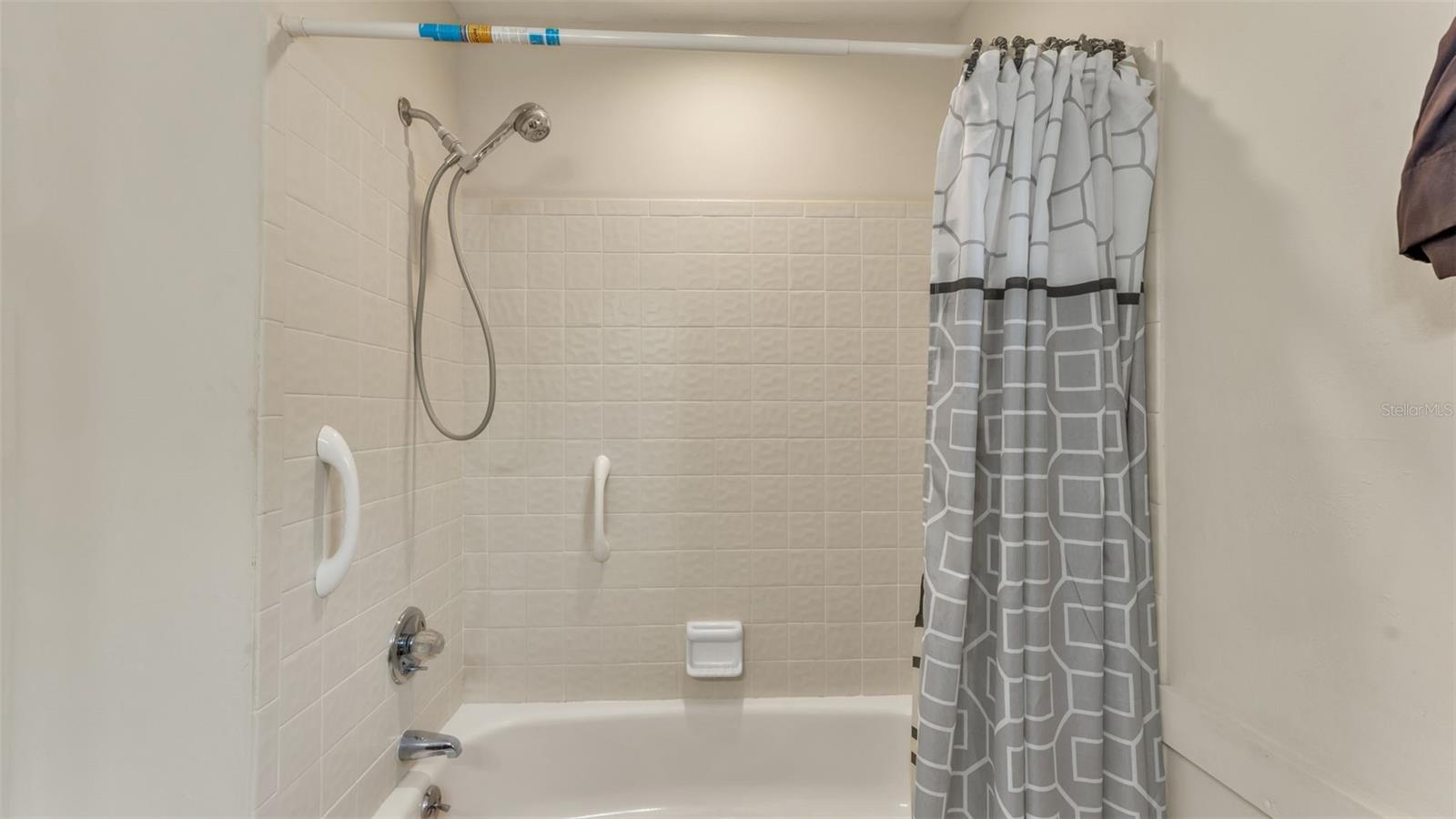 Image 32 of 49 For 1880 Crystal Lake Drive 60