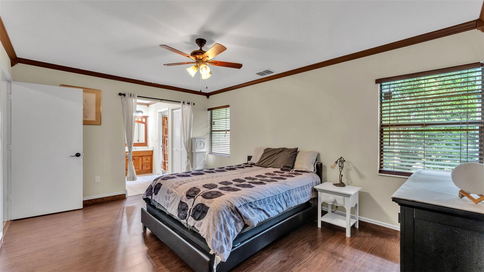 Image 36 of 49 For 1880 Crystal Lake Drive 60