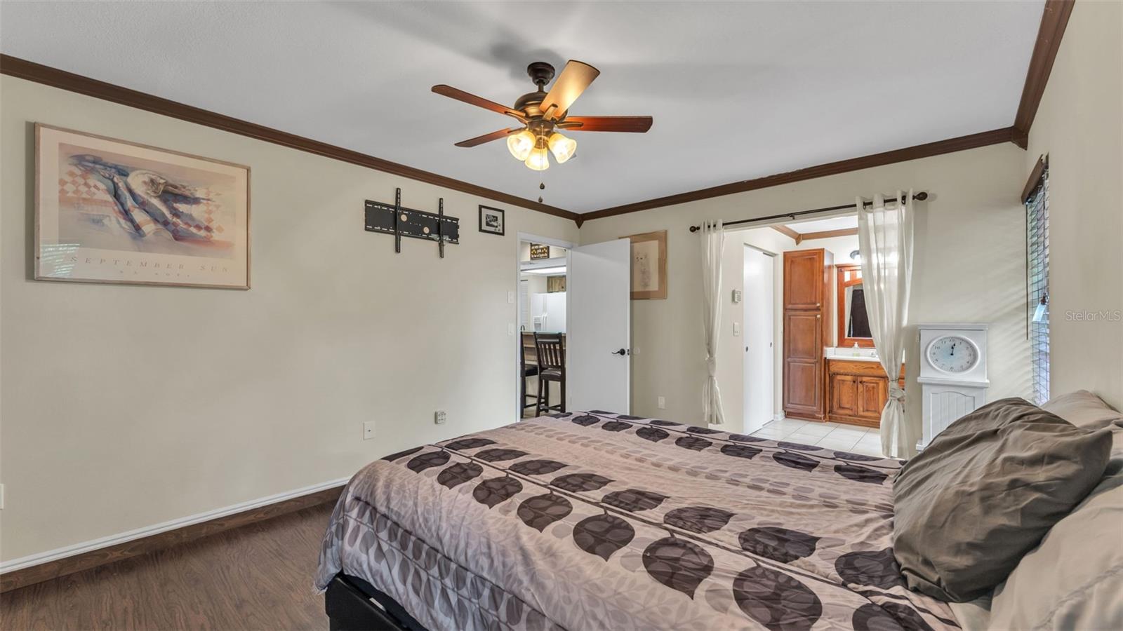 Image 37 of 49 For 1880 Crystal Lake Drive 60