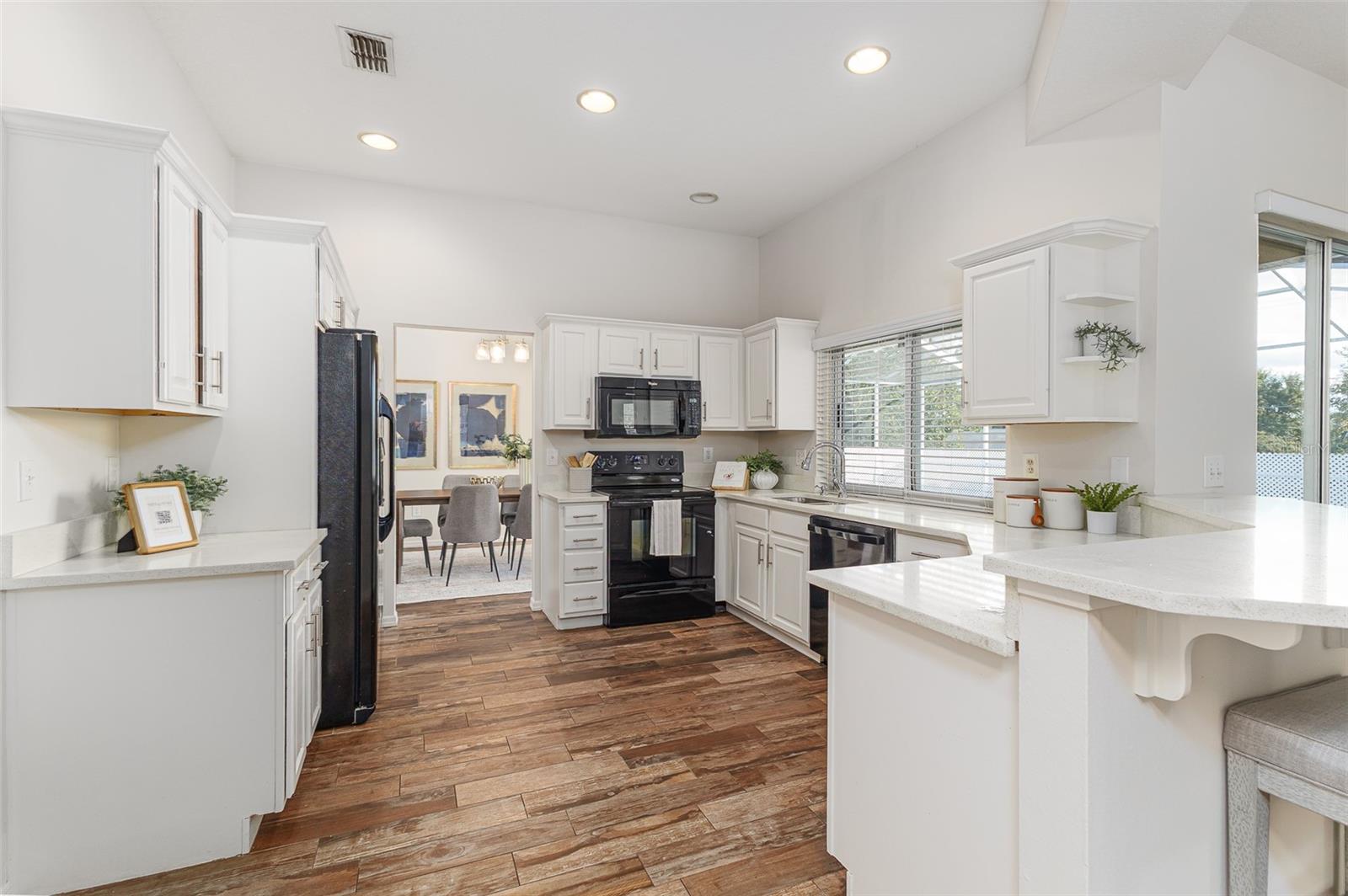 Image 16 of 45 For 672 Jessanda Circle